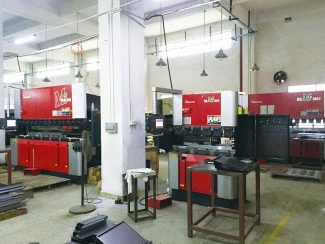 鈑金廠折彎機(jī)